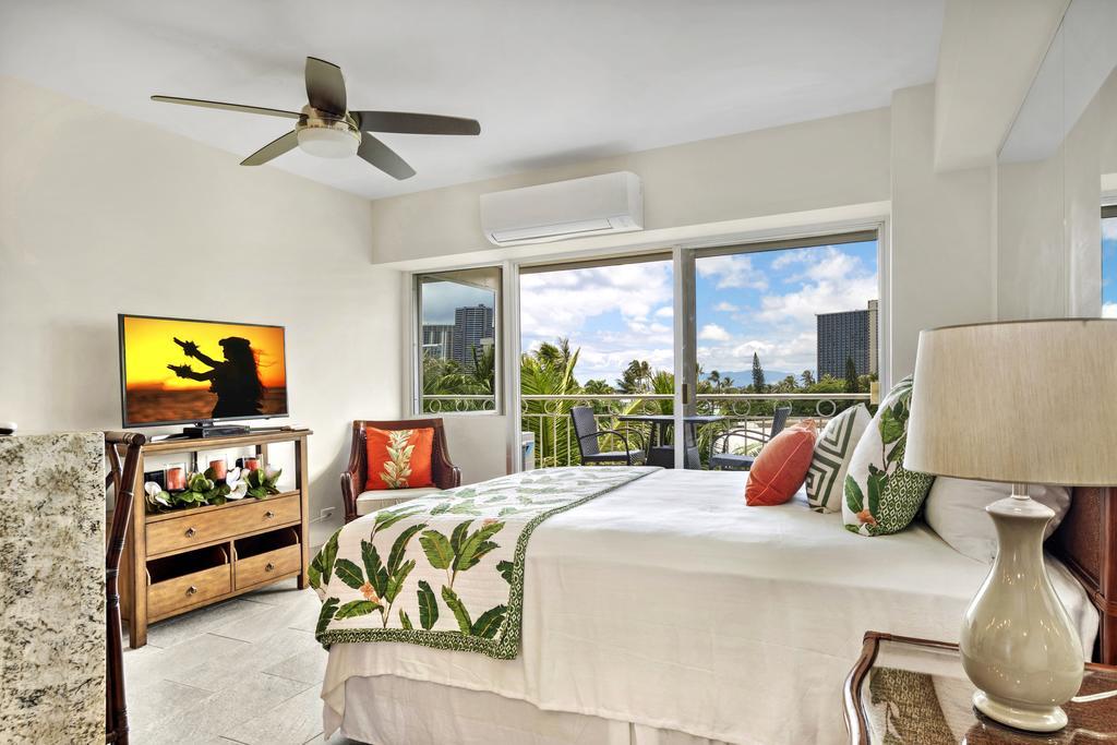 Апартаменты Waikiki Shore 515 Beachfront & Upgrade Гонолулу Экстерьер фото
