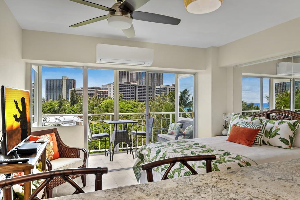 Апартаменты Waikiki Shore 515 Beachfront & Upgrade Гонолулу Экстерьер фото